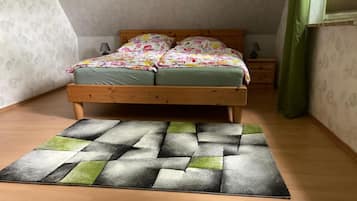 3 bedrooms, iron/ironing board, WiFi, bed sheets