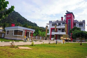 Exterior - Destination Code 254 Nyeri (Nyeri Hill)