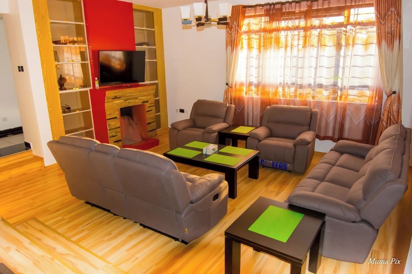 デラックス シングルルーム | リビング エリア | 32 インチのスマートテレビ (デジタル放送視聴可)