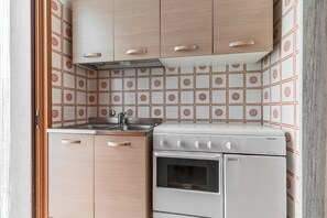 Kühlschrank, Kochgeschirr/Geschirr/Besteck