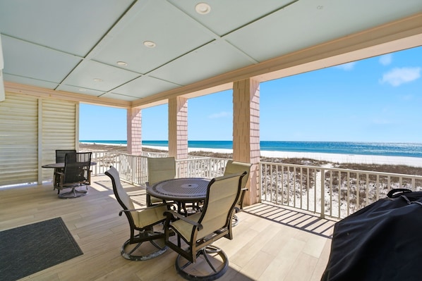 Outdoor dining - NEW LISTING!! SUMMER BREEZE - Beachfront Home- NO HASSLE CHECK OUT (Gulf Shores)