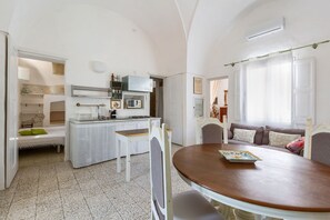 Interior - La Corte delle Arti by BarbarHouse (Matino)