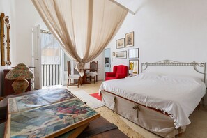 Iron/ironing board, Internet, bed sheets - La Corte delle Arti by BarbarHouse (Matino)