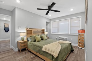 Bed sheets - Sandbox and Sunshine. Adorable 1 Bd 1 Bath Condo in Margate (Margate)