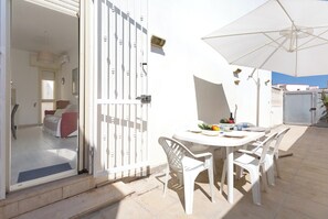 Outdoor dining - Marebello by BarbarHouse (Torre Chianca)