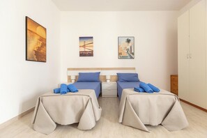 Iron/ironing board, Internet, bed sheets - Marebello by BarbarHouse (Torre Chianca)