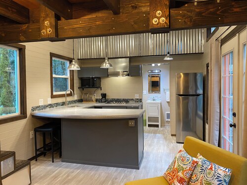 Beautiful custom tiny home on private wooded property outside Scappoose