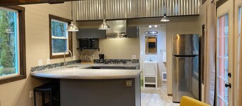 Beautiful custom tiny home on private wooded property outside Scappoose