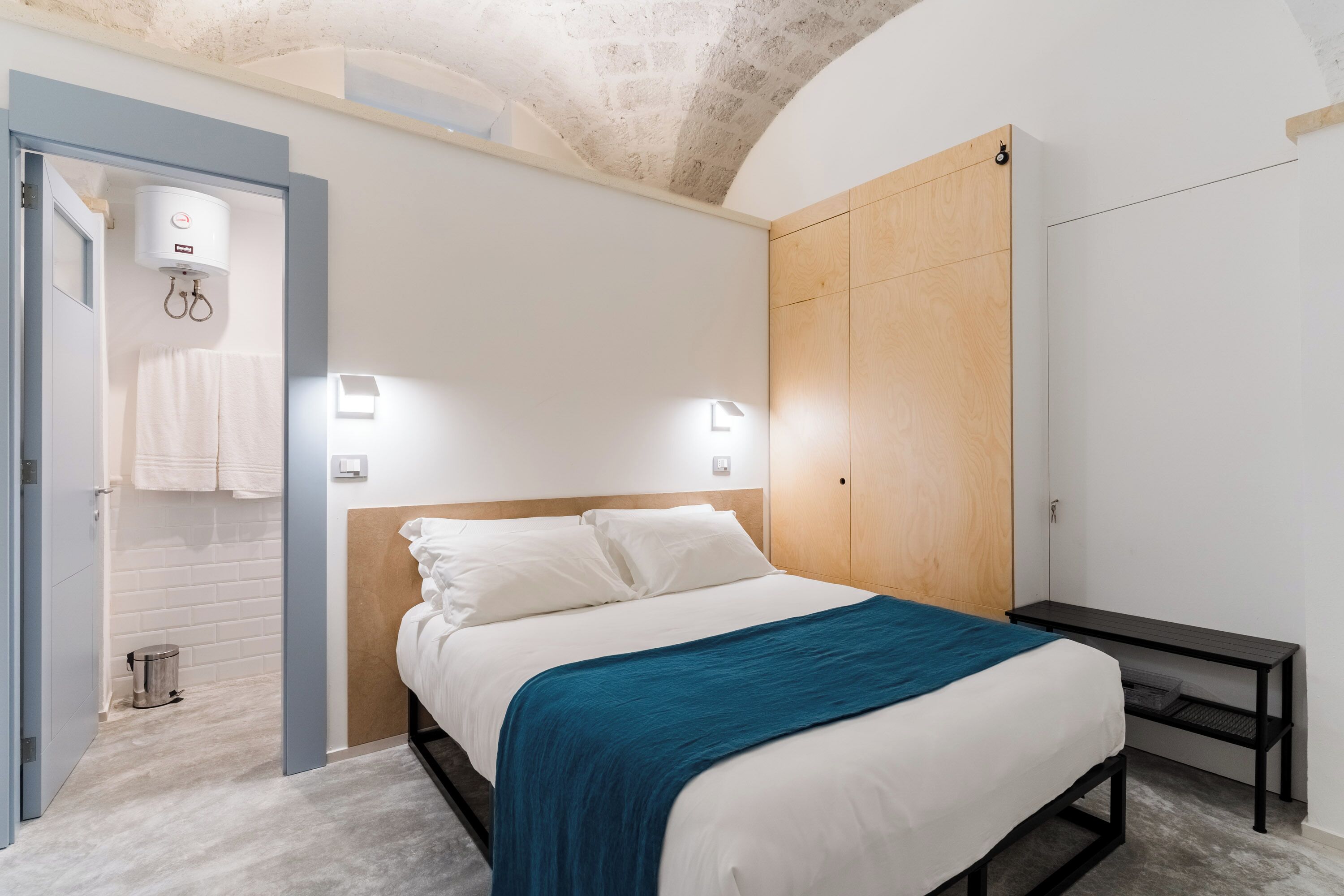 خدمة الإنترنت وملاءات أسرّة