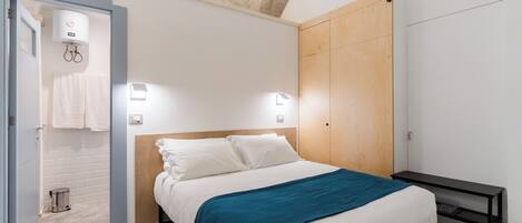 خدمة الإنترنت وملاءات أسرّة