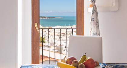 Dimora al Castello Vista Mare by BarbarHouse
