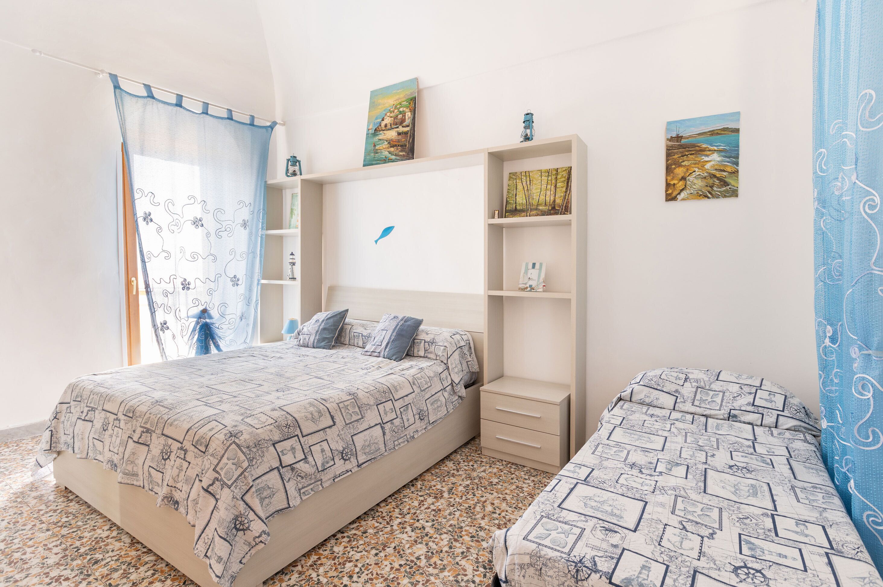 1 camera, ferro/asse da stiro