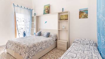 1 camera, ferro/asse da stiro