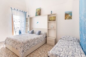 1 makuuhuone, silitysrauta/-lauta