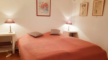 4 slaapkamers, een strijkplank/strijkijzer, wifi