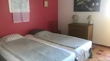 4 Schlafzimmer, Bügeleisen/Bügelbrett, WLAN
