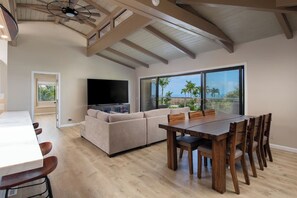 Interior - Kona Beach House Getaway (Kailua-Kona)