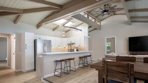 Interior - Kona Beach House Getaway (Kailua-Kona)