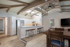 Interior - Kona Beach House Getaway (Kailua-Kona)