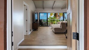 Interior - Kona Beach House Getaway (Kailua-Kona)