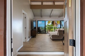 Interior - Kona Beach House Getaway (Kailua-Kona)