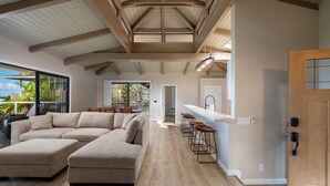 TV - Kona Beach House Getaway (Kailua-Kona)