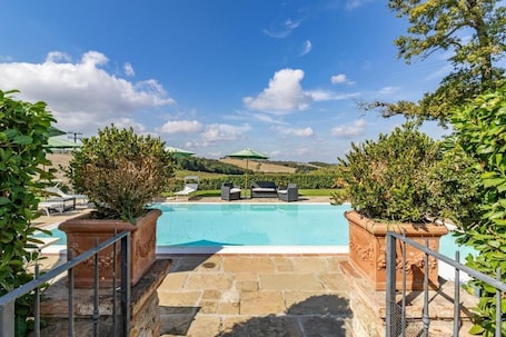 Seasonal outdoor pool. Agriturismo Rebarco
