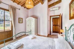 Brunello | Premium bedding, down comforters, desk, cribs/infant beds - Agriturismo Rebarco (Castelfiorentino)