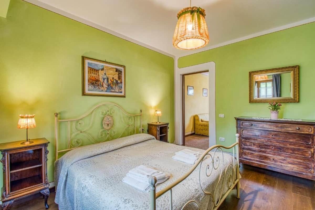 Gallonero | 高級寢具、羽絨被、書桌、嬰兒床 (收費)