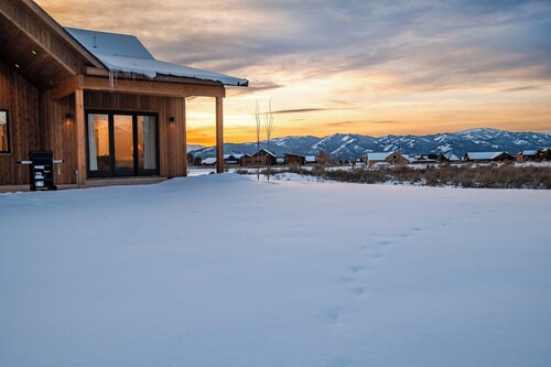 Teton Gateway Lodge Near Jackson Hole | Hot Tub