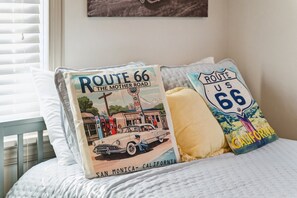 3 bedrooms, iron/ironing board, WiFi, bed sheets - Tulsa Stay Near Midtown & Downtown (Tulsa)