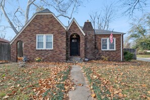 Exterior - Tulsa Stay Near Midtown & Downtown (Tulsa)
