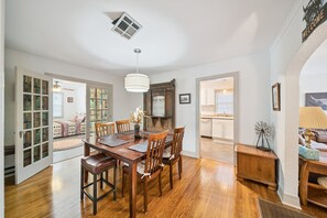 Dining - Tulsa Stay Near Midtown & Downtown (Tulsa)