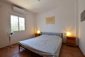 1 bedroom, free WiFi, bed sheets - Cozy casita in the countryside with swimming pool, near Málaga (Almogía)
