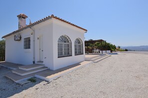 Exterior - Cozy casita in the countryside with swimming pool, near Málaga (Almogía)