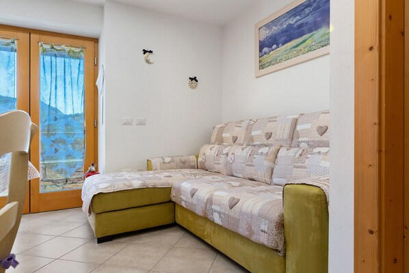 Interior - Apartment 'Lory' with Mountain View and Balcony (Daldoss)