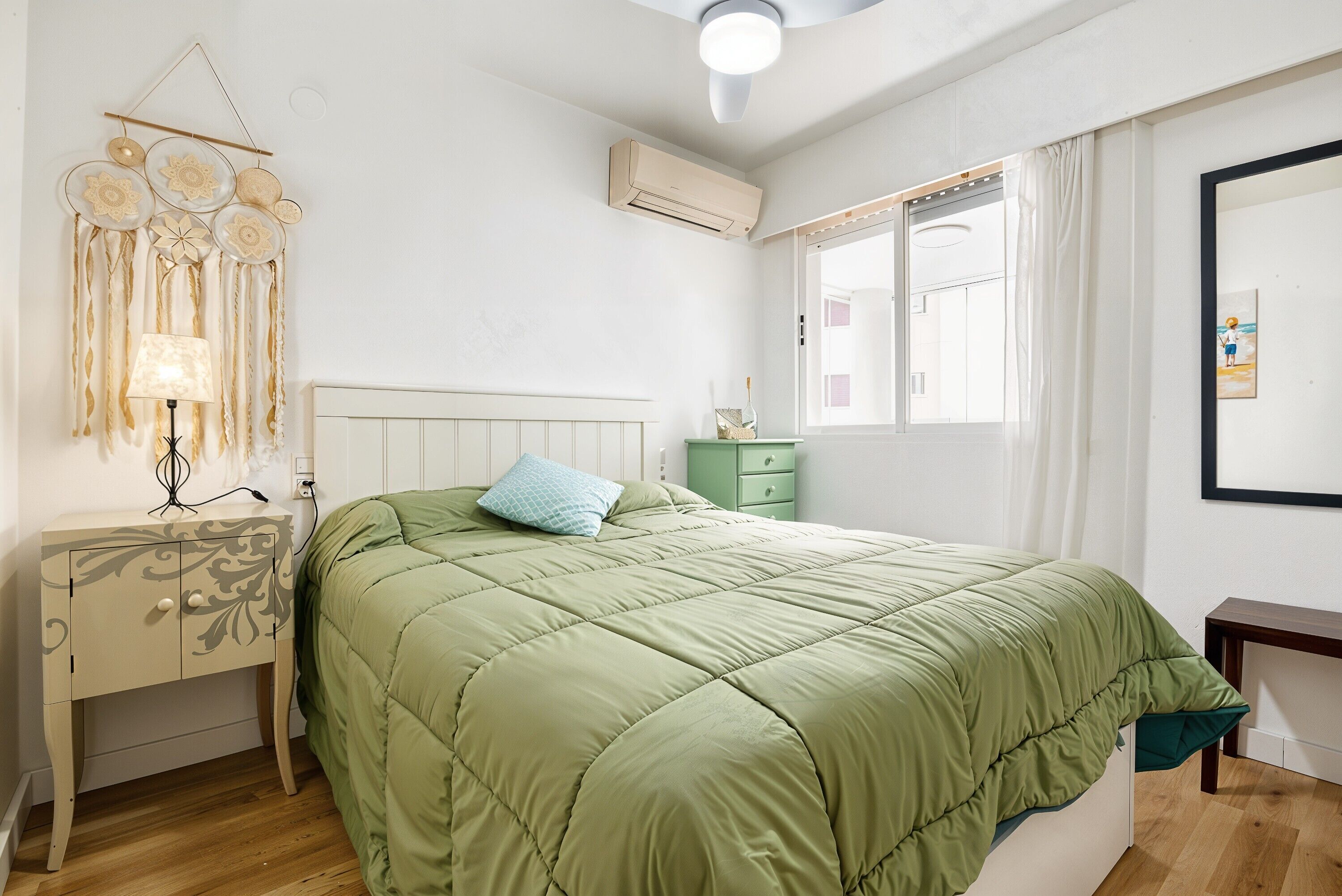 Iron/ironing board, WiFi, bed sheets