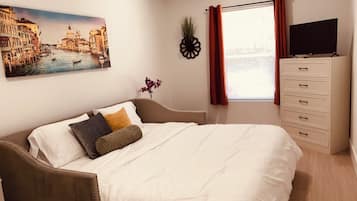 3 habitaciones, tabla de planchar con plancha, wifi y ropa de cama