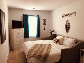 3 bedrooms, iron/ironing board, WiFi, bed sheets