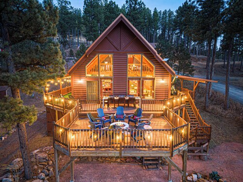 Rushmore Retreat - View of Mt Rushmore + Hot Tub + Game Room