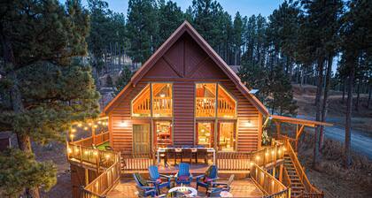 Rushmore Retreat - View of Mt Rushmore + Hot Tub + Game Room