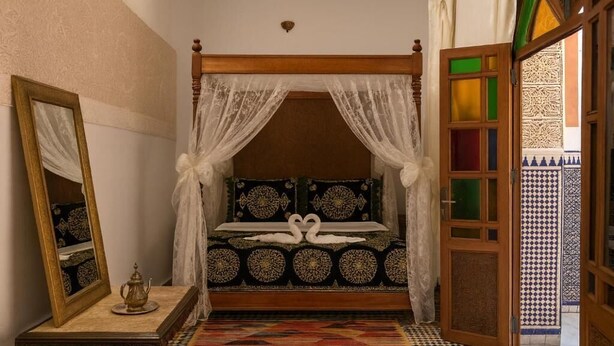 Unclassified image, 1 of 14, button - Riad Rayhana (Fes)