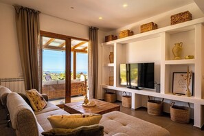 TV - Bellacosa Villa with Private Pool and View (Sicilia)
