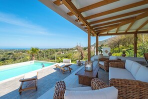 Terrace/patio - Bellacosa Villa with Private Pool and View (Sicilia)