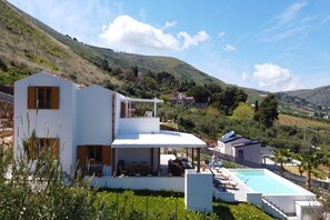 Terrace/patio - Bellacosa Villa with Private Pool and View (Sicilia)
