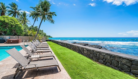 Piscina externa. Banyan Tree - Kona Beach Properties