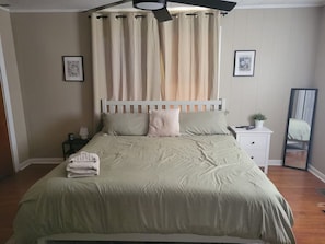 3 habitaciones, tabla de planchar con plancha, wifi y ropa de cama