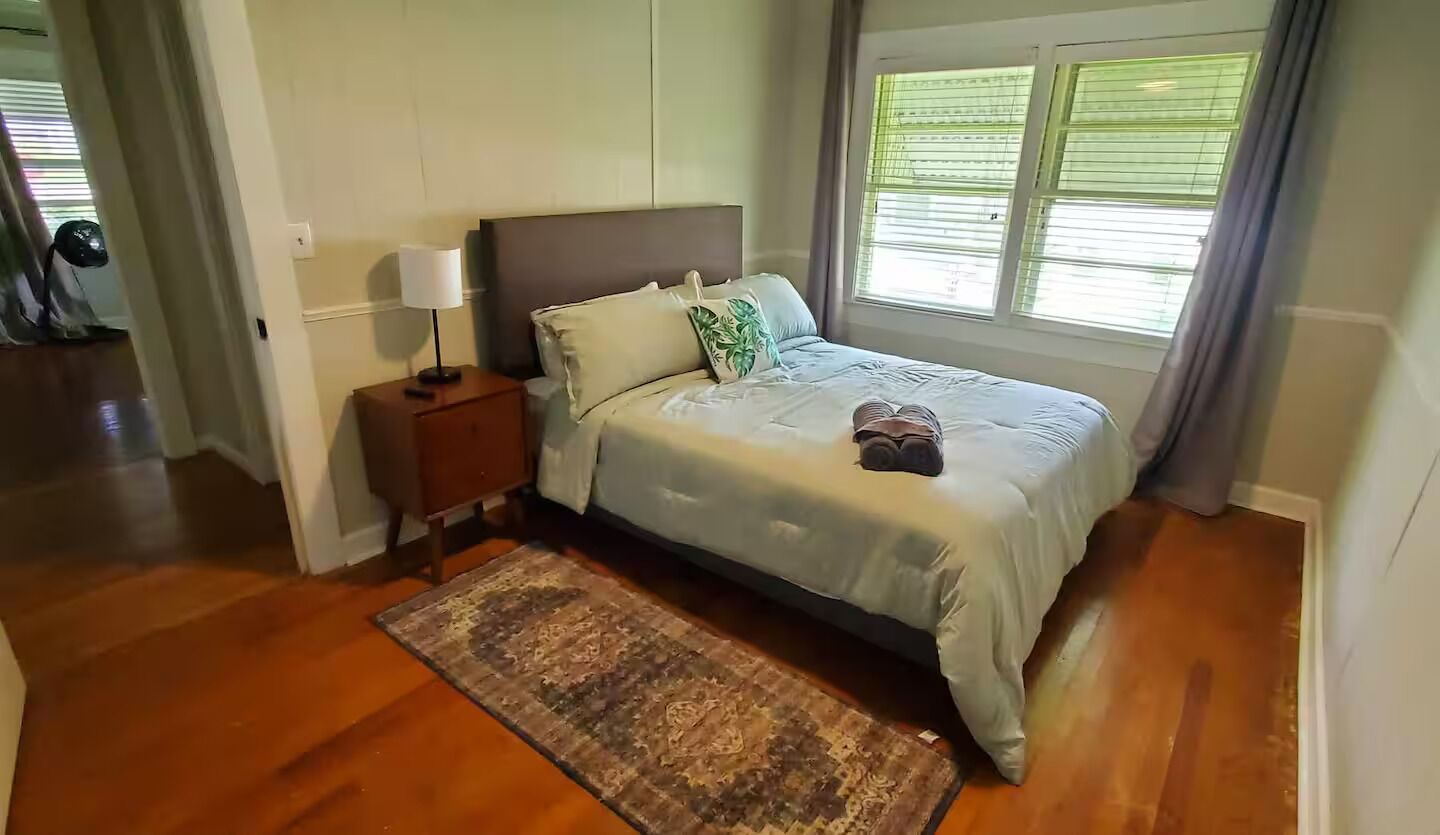 3 bedrooms, iron/ironing board, WiFi, bed sheets