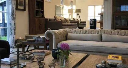 Gorgeous 6-bedroom country house in charming Los Lagos