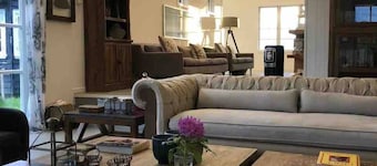 Gorgeous 6-bedroom country house in charming Los Lagos